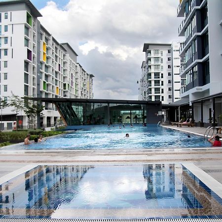 Pangsapuri 94 m² dengan 3 bilik tidur dan 2 bilik mandi peribadi di Pusat bandar Kuching Luaran gambar